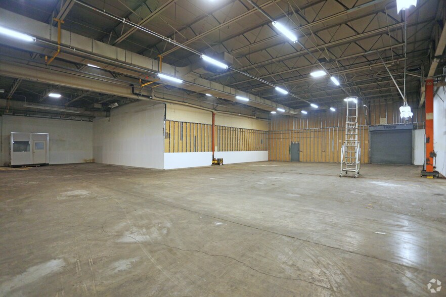 More Photos Of 1900 N Austin Ave, Chicago Manufacturing For Lease