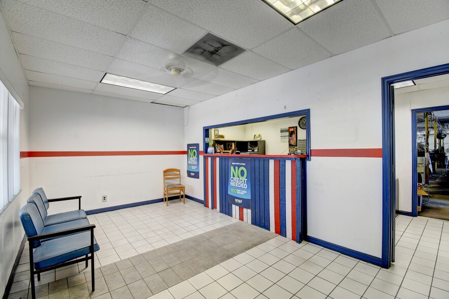 More Photos Of 502 NE 3rd St, Boynton Beach Auto Repair For Sale
