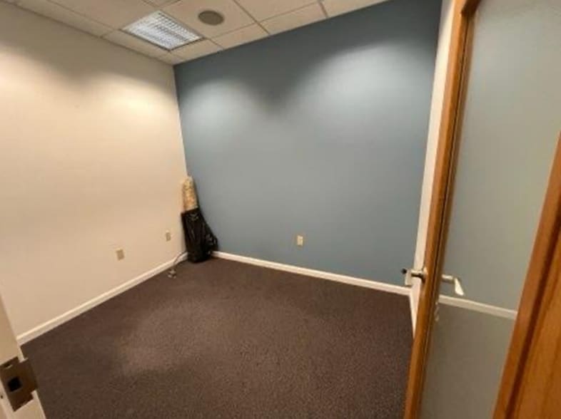 More Photos Of 1783 Meriden Waterbury Road UNIT 11, Plantsville Freestanding For Lease