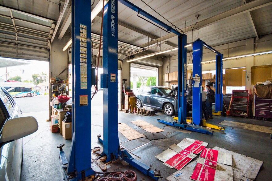 More Photos Of 1031 S Hacienda Blvd, La Puente Service Station For Sale