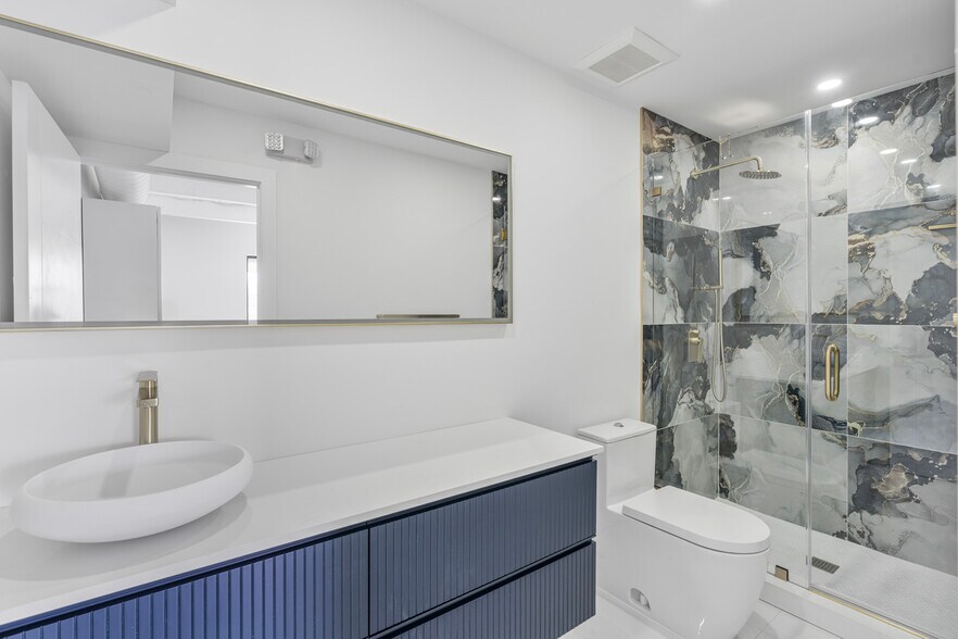 More Photos Of 2075-2129 W 76th St, Hialeah Showroom For Lease