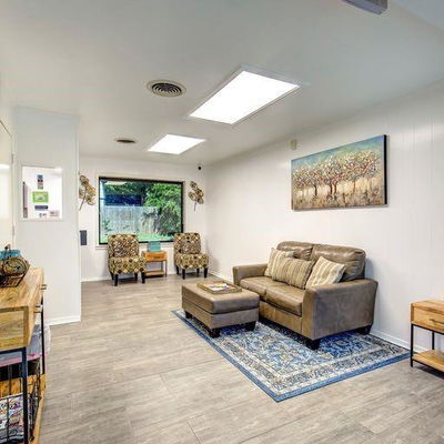 More Photos Of 737 Irby Ln, Irving Medical For Sale