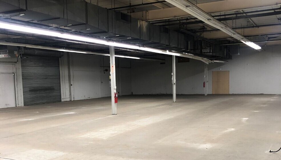 More Photos Of 150-170 Crossways Park Dr N, Woodbury Flex For Lease