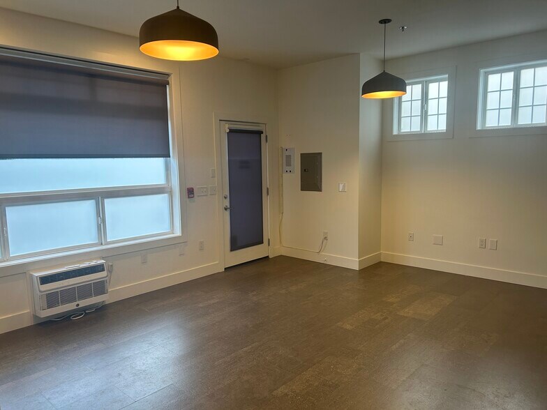 More Photos Of 562-570 Valley St, Seattle Apartments For Lease