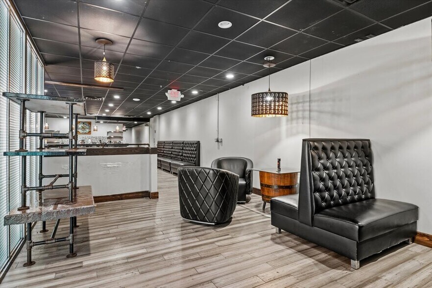 More Photos Of 406 E Adams St, Springfield Storefront Retail Residential For Sale