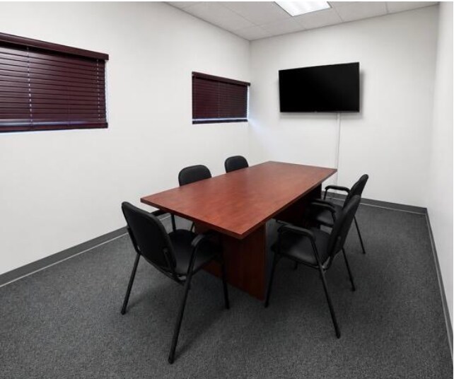 More Photos Of 517 Well St, Williston Warehouse For Sale