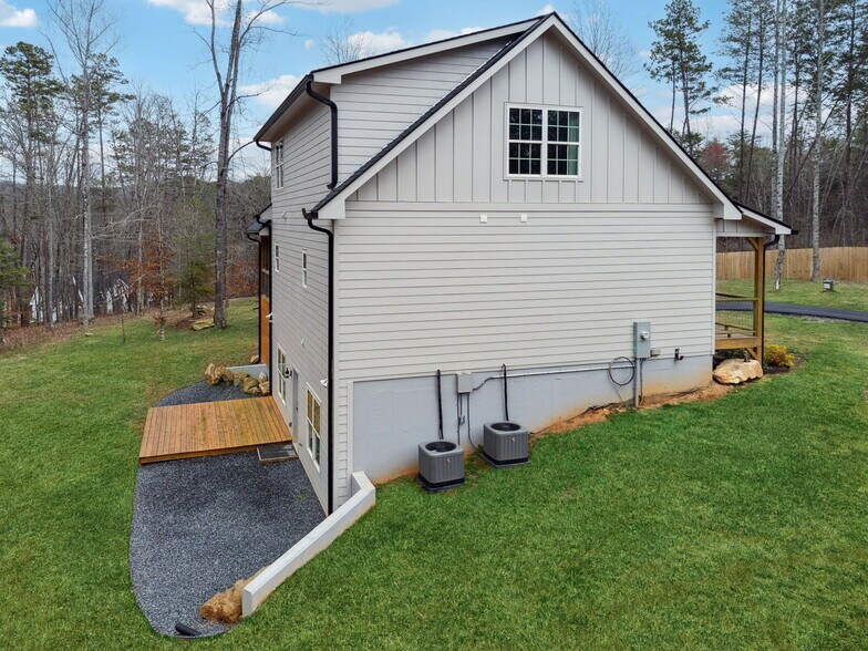 More Photos Of 1300 Preacher Campbell Rd, Clarkesville Multifamily For Sale