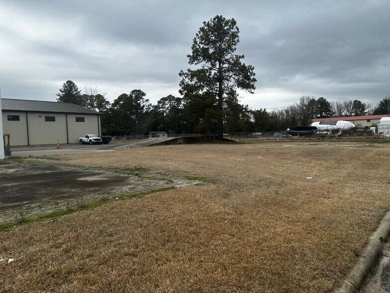 More Photos Of 852 W 5th St, Washington Storefront Retail Office For Sale