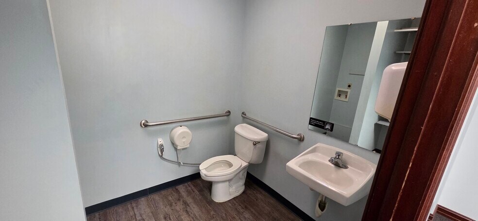 More Photos Of 1475-1495 W Main St, Tipp City Medical For Lease
