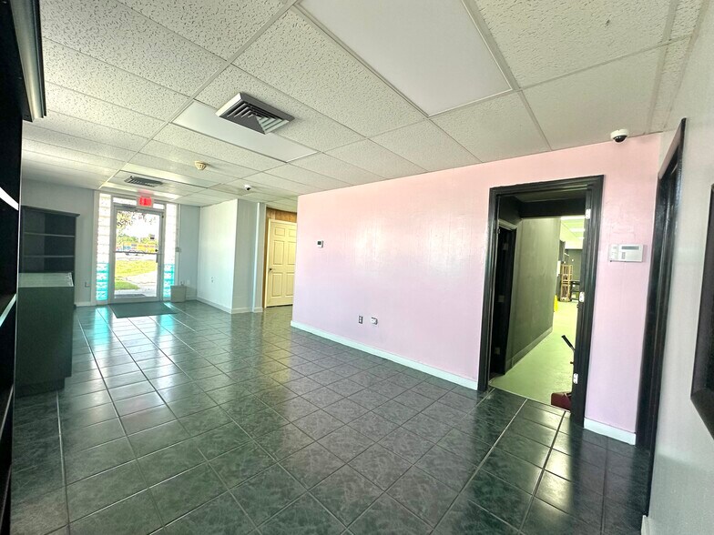 More Photos Of 1827 Silver Star Rd, Orlando Unknown For Lease