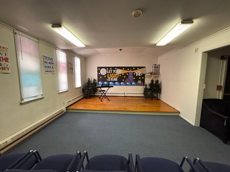 More Photos Of 518 Hegeman St, Schenectady Office For Sale