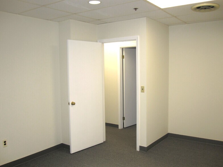 More Photos Of 18 Bank St, Summit Office For Sale