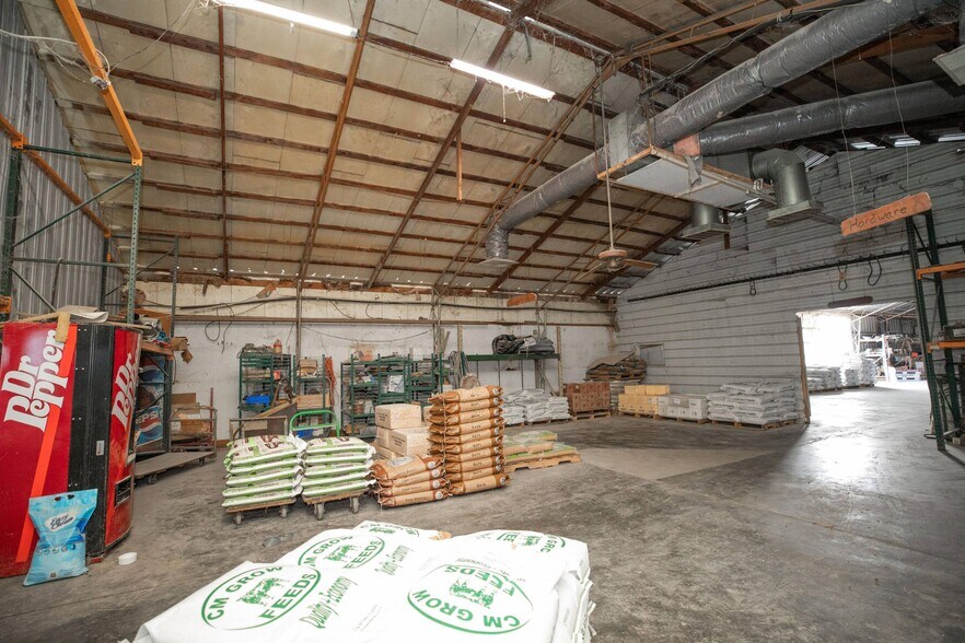 More Photos Of 9705 SE 1300th Rd, Humansville Industrial For Sale