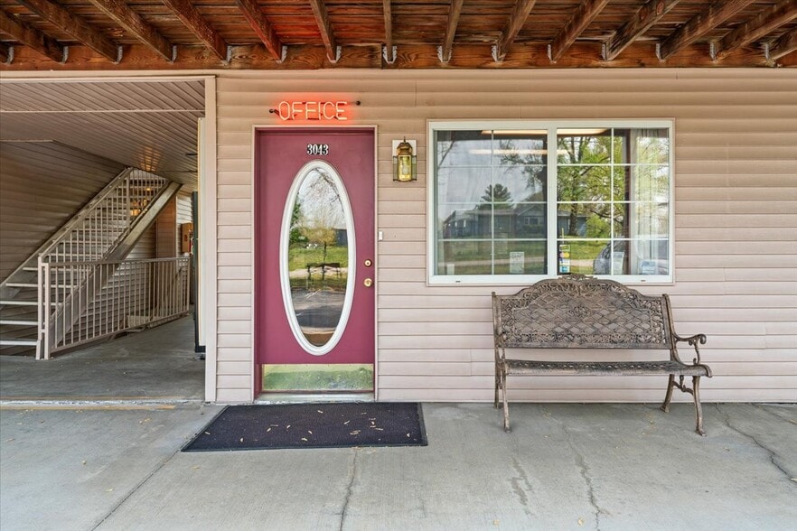 More Photos Of 3043 E Van Buren, Eureka Springs Hotel For Sale