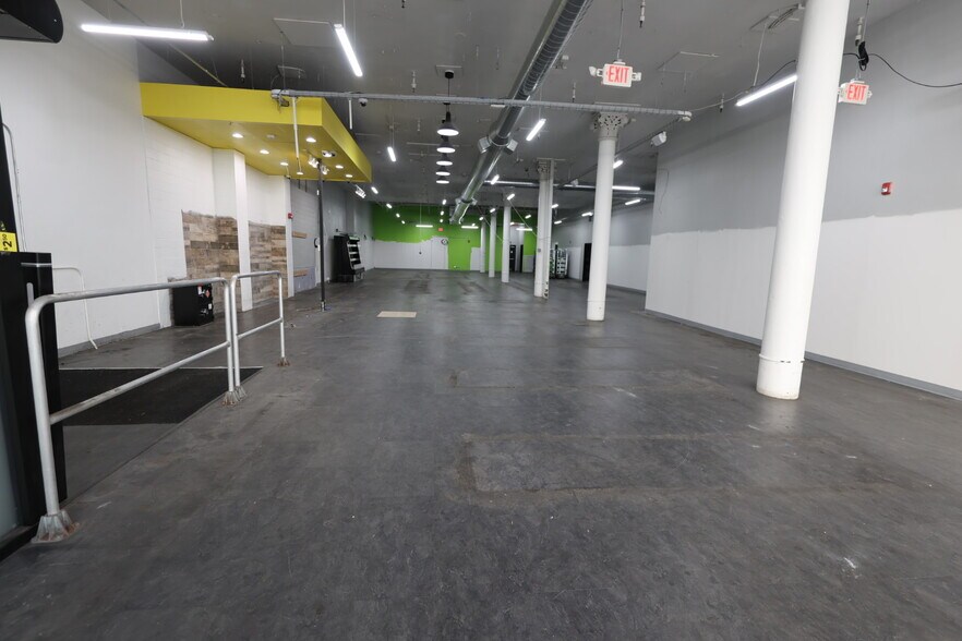 More Photos Of 610 Wood St, Pittsburgh Storefront Retail Office For Lease