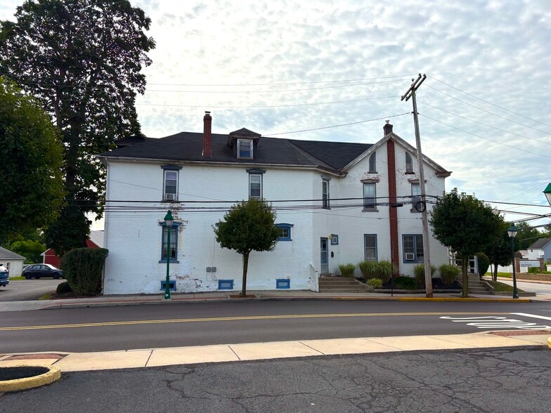 More Photos Of 105 S Main St, Hatfield Hospital For Sale