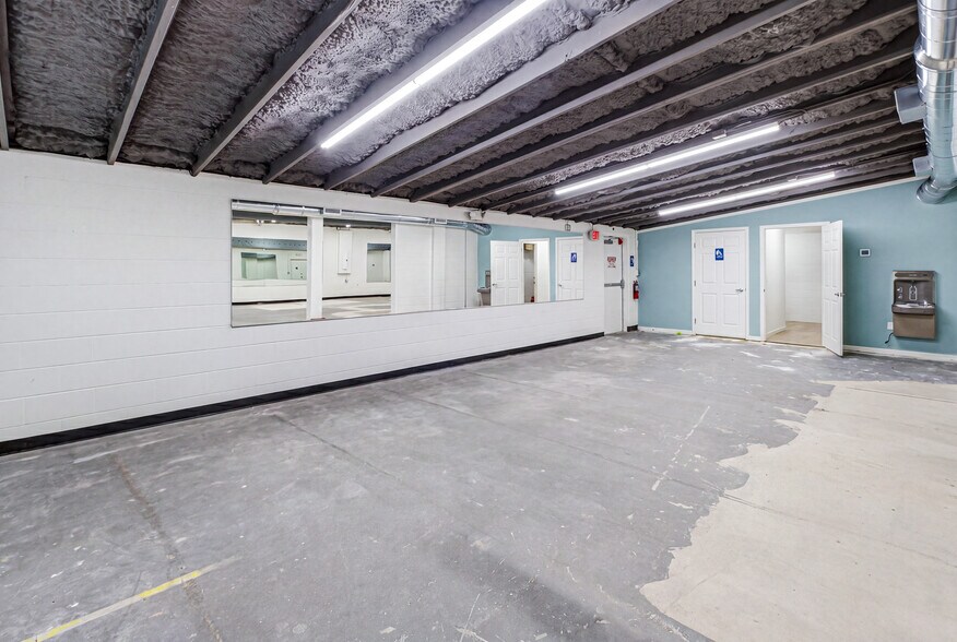 More Photos Of 9073 Heckscher Dr, Jacksonville Storefront Retail Office For Sale