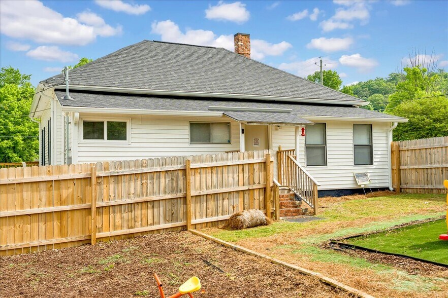 More Photos Of 607 12th Ave SW, Alabaster Specialty For Sale