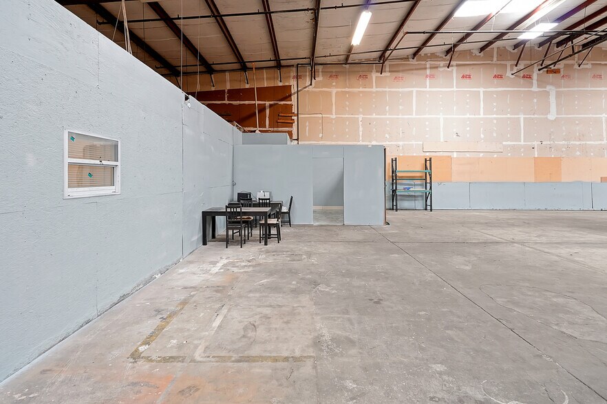 More Photos Of 11435 Rocket Blvd, Orlando Warehouse For Lease