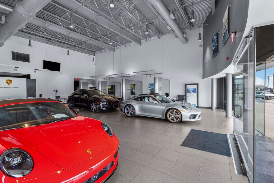 More Photos Of 5385 N I 55 St, Jackson Auto Dealership For Sale