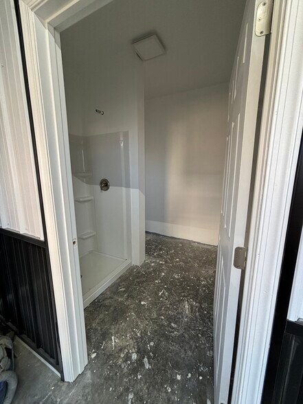 More Photos Of 28795 Three Notch Rd, Mechanicsville Flex For Lease