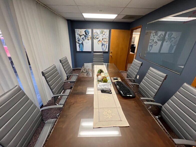 More Photos Of 3214 NE 42nd St, Vancouver Office For Sale