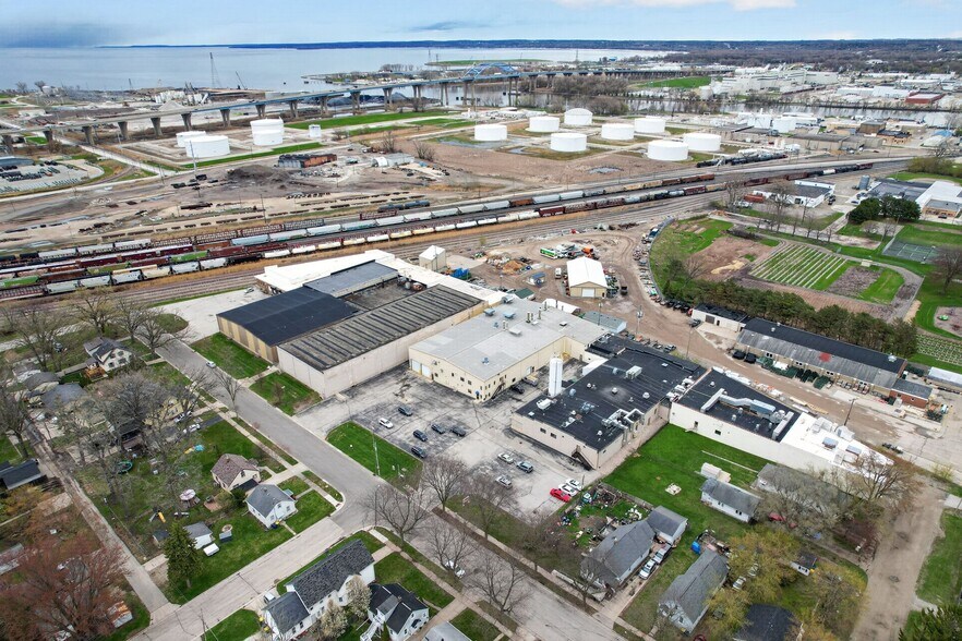 More Photos Of 1132 Lincoln St, Green Bay Warehouse For Sale