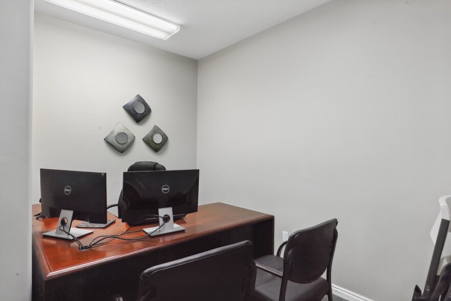 More Photos Of 177 E Fort Union Blvd, Midvale Office For Sale