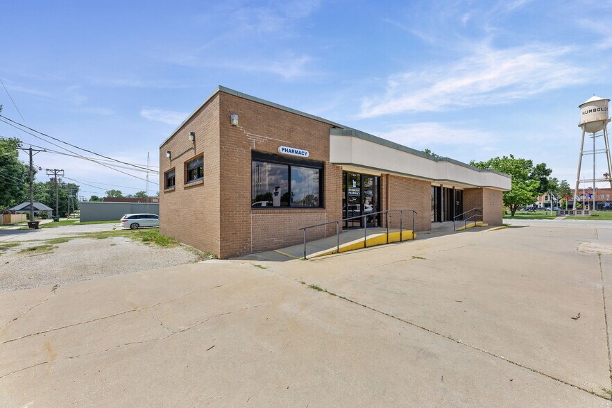 Primary Photo Of 202 S 9th St, Humboldt General Retail For Sale