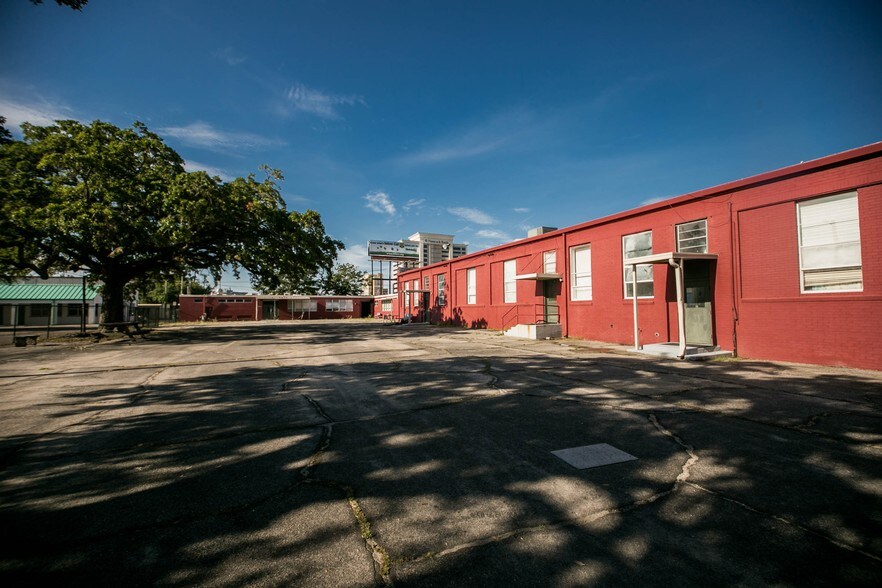More Photos Of 2415 17th St, Gulfport Specialty For Sale