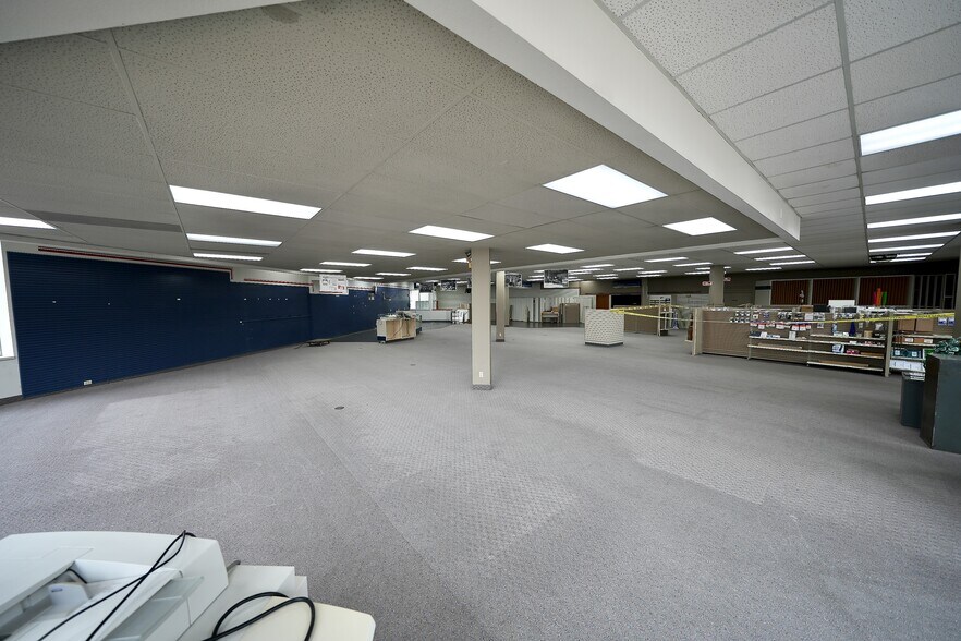 More Photos Of 310 E Chestnut Ave, Yakima Freestanding For Sale