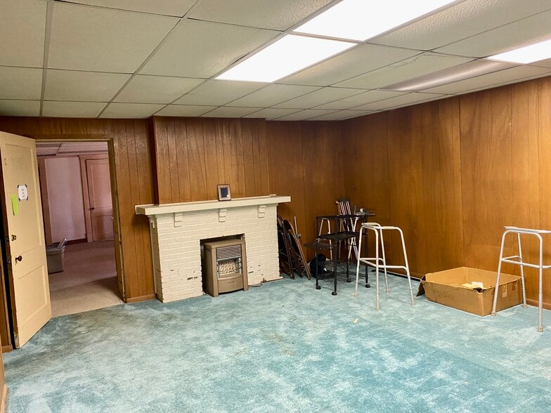 More Photos Of 212 N College Ave, Clarksville Religious Facility For Sale