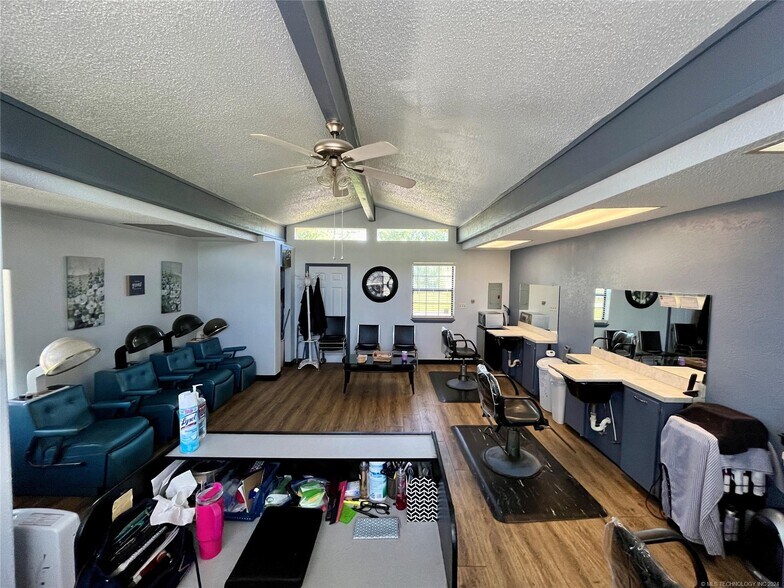 More Photos Of 1401 S McQuarrie Ave, Wagoner Storefront Retail Office For Sale