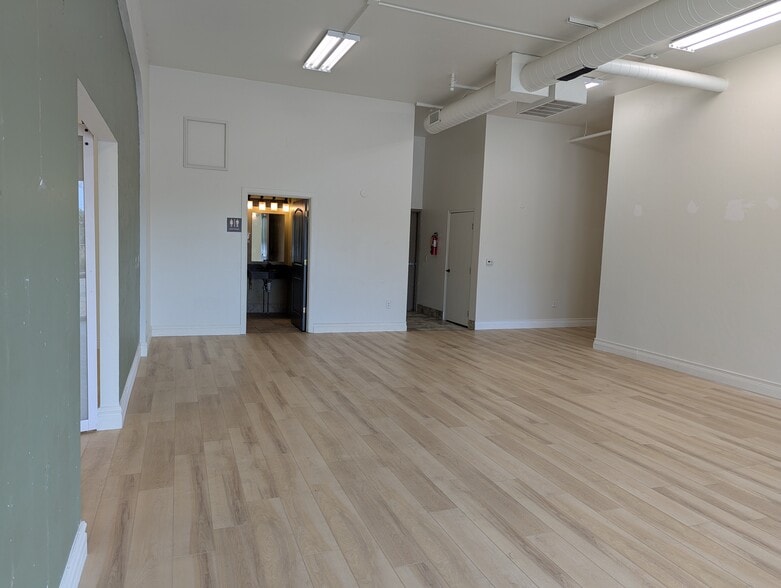 More Photos Of 1255-1263 S Monroe Ave, Green Bay Unknown For Lease