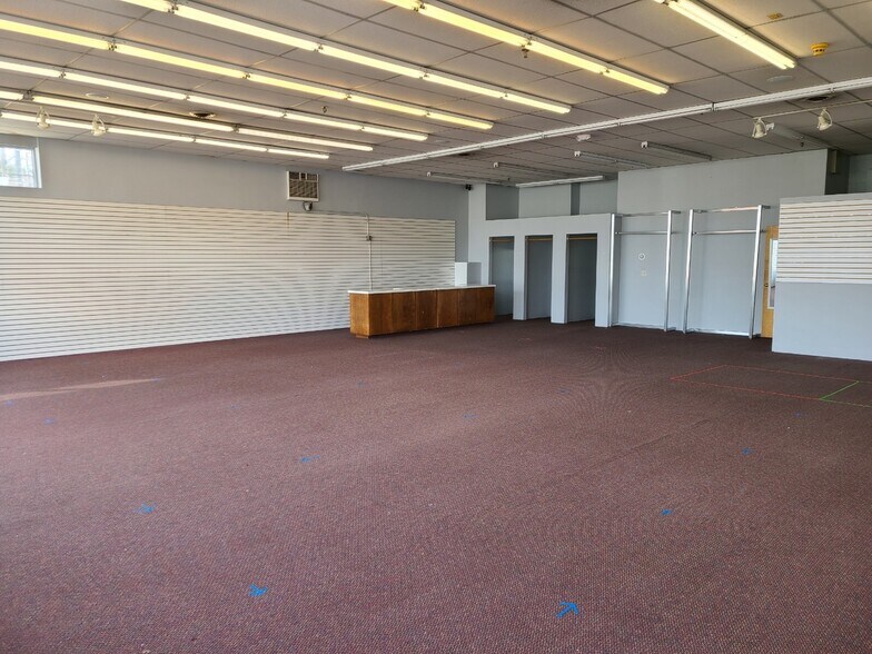 More Photos Of 185-195 Cambridge St, Burlington Showroom For Lease