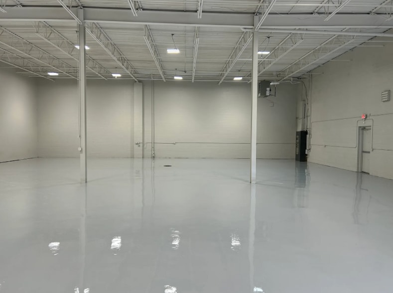 More Photos Of 850 Glaspie St, Oxford Warehouse For Sale