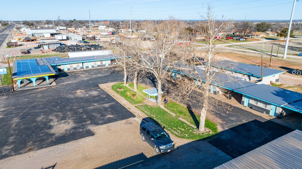 More Photos Of 1100 Main St, Knox City Hotel For Sale