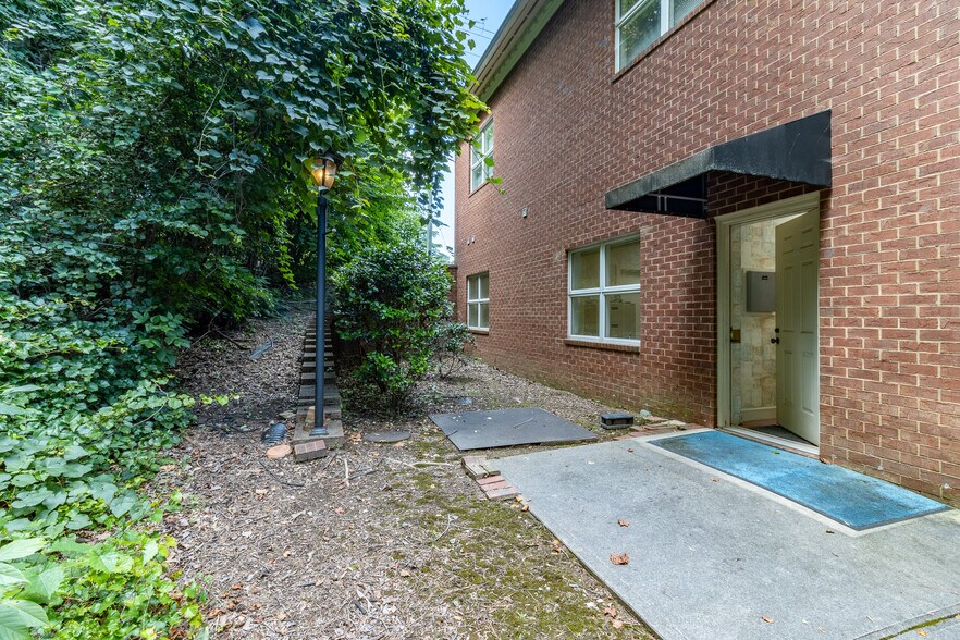More Photos Of 1421 Ross Dr, Dalton Office For Sale