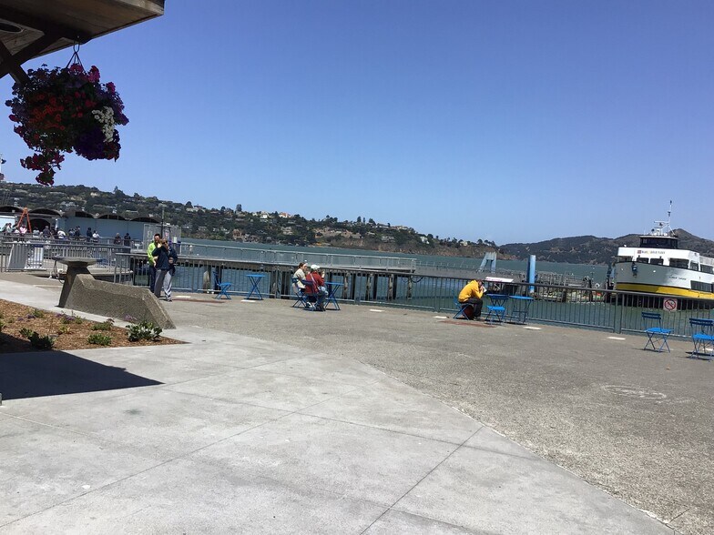 More Photos Of 681 Bridgeway, Sausalito General Retail For Sale