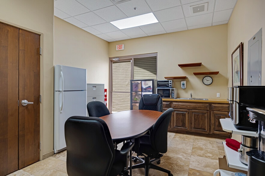 More Photos Of 7336 E Deer Valley Rd, Scottsdale Office For Sale