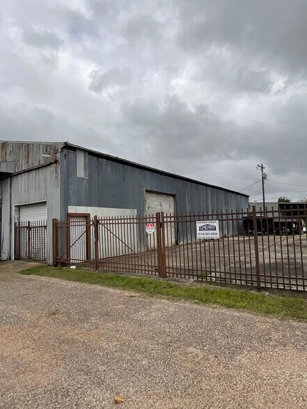 More Photos Of 3201 Texas Ave, La Marque Warehouse For Sale