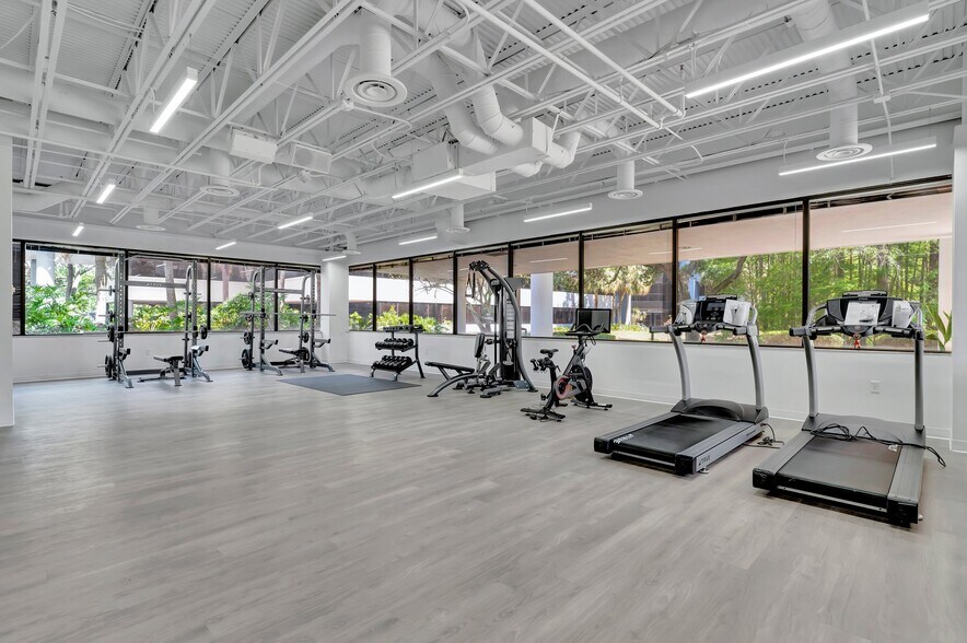 More Photos Of 4904 Eisenhower Blvd, Tampa Office For Lease