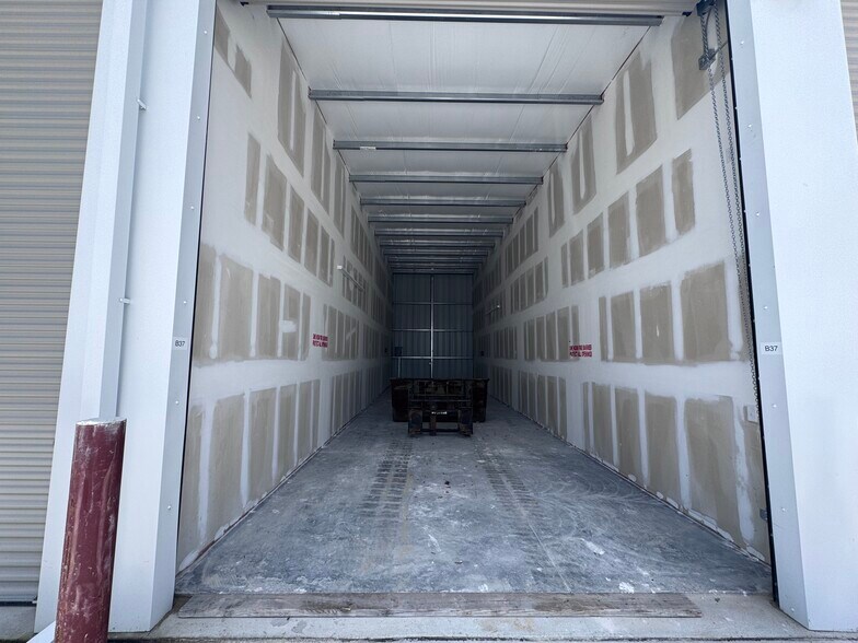 More Photos Of 11691 Industry Dr, Jacksonville Self Storage For Lease