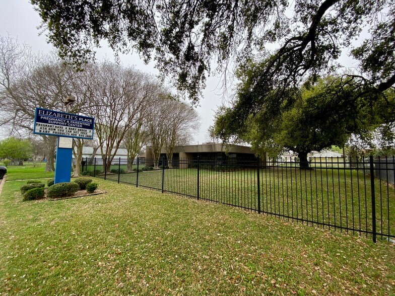 More Photos Of 714 7th Ave N, Texas City Office Residential For Sale