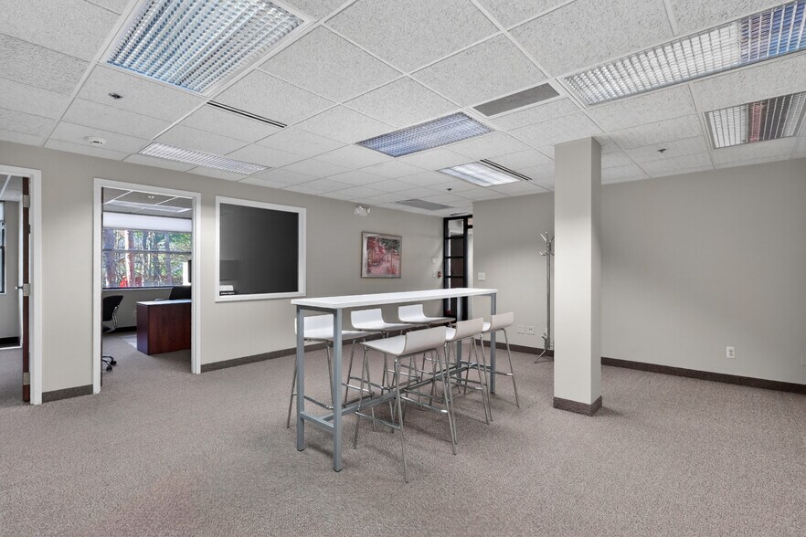 More Photos Of 8451 Boulder Ct, Commerce Township Office For Lease