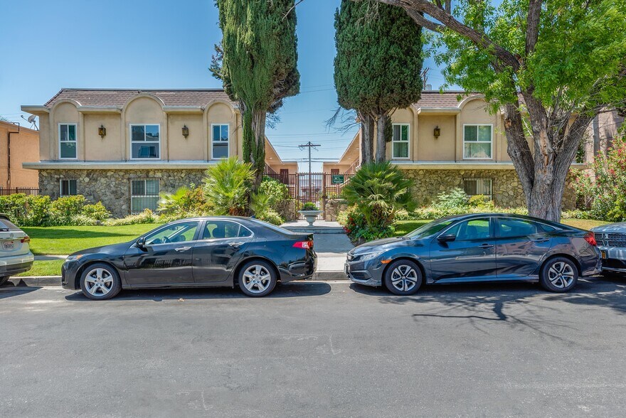Primary Photo Of 5329-5333 Agnes Ave, Valley Village Apartments For Sale