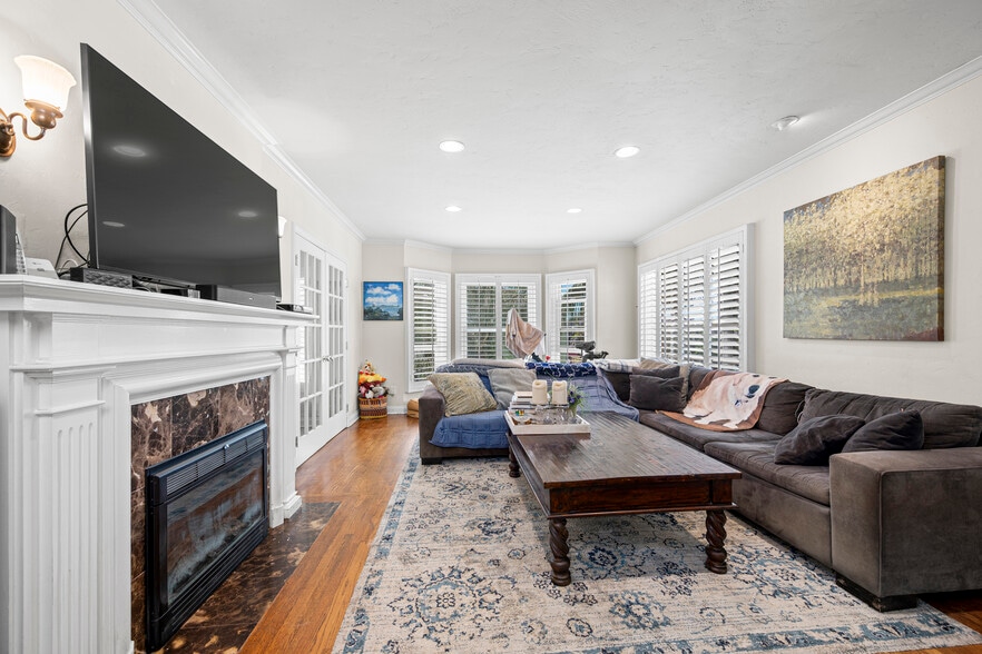 More Photos Of 112-20 E Redwood St, San Diego Apartments For Sale