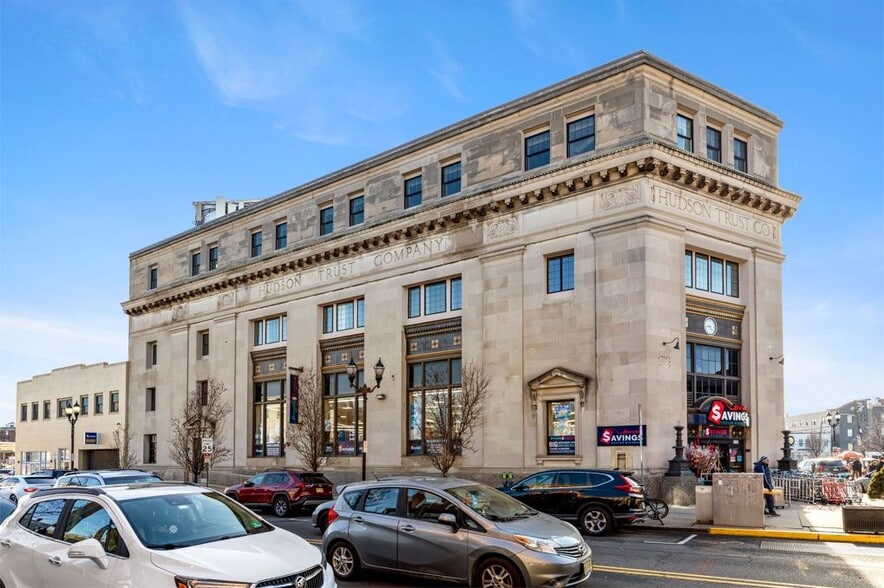 Primary Photo Of 3100 Bergenline Ave, Union City Office Residential For Lease