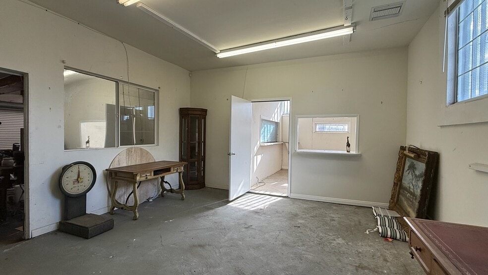 More Photos Of 4625 Exposition Blvd, Los Angeles Storefront For Lease