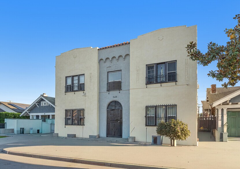More Photos Of 1628 W 45th St, Los Angeles Apartments For Sale